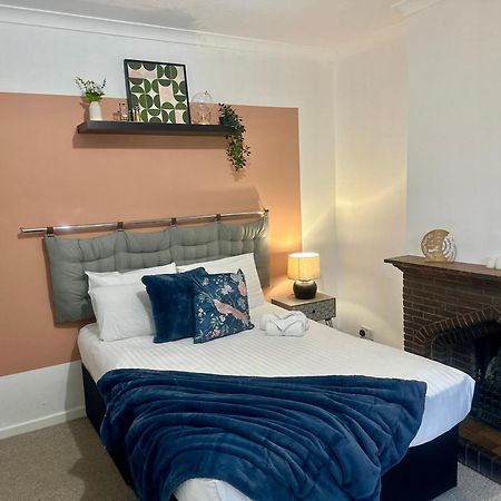 Spacious 4 Bed Home Near Nec, Jlr & Airport Parking For 3 Cars Ideal For Contractors! Солихъл Екстериор снимка