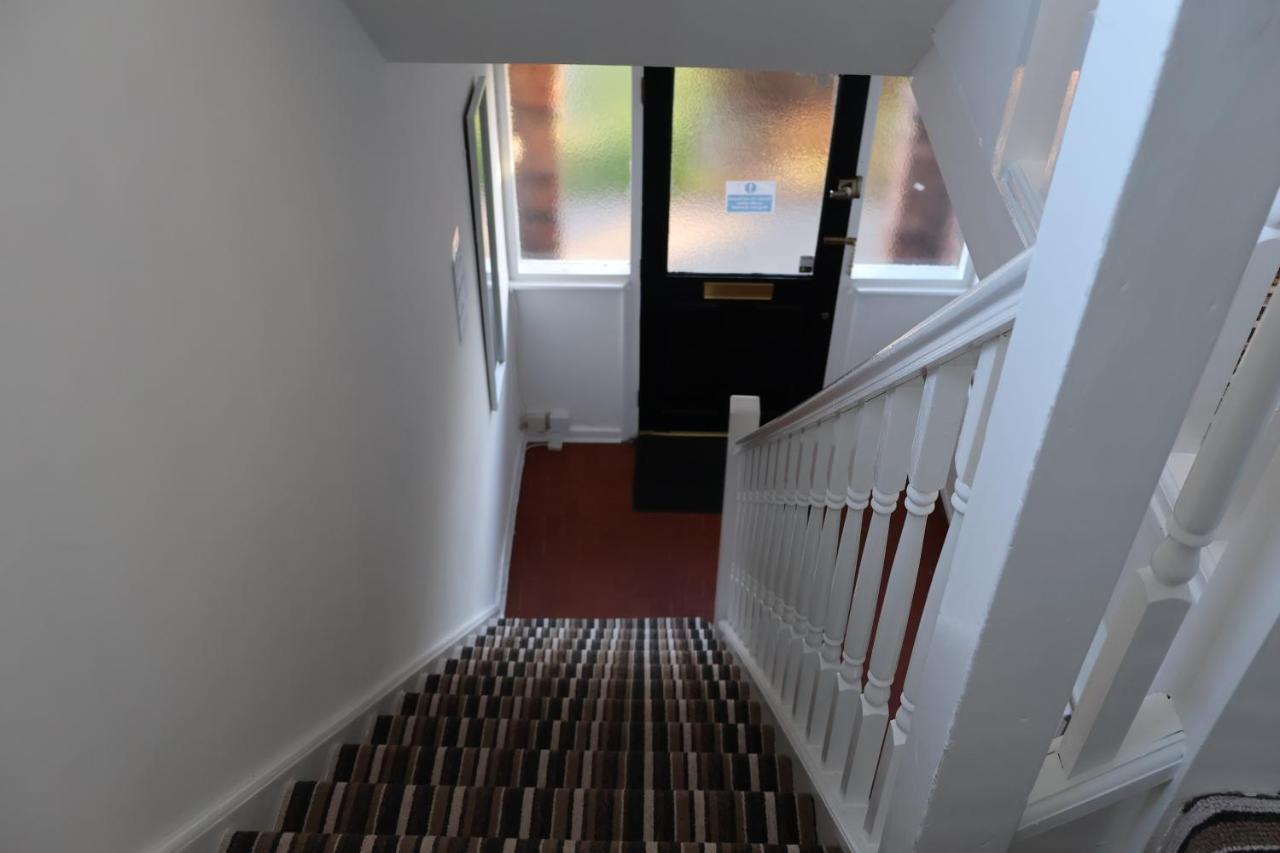 Spacious 4 Bed Home Near Nec, Jlr & Airport Parking For 3 Cars Ideal For Contractors! Солихъл Екстериор снимка