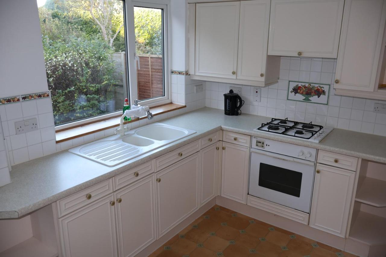 Spacious 4 Bed Home Near Nec, Jlr & Airport Parking For 3 Cars Ideal For Contractors! Солихъл Екстериор снимка