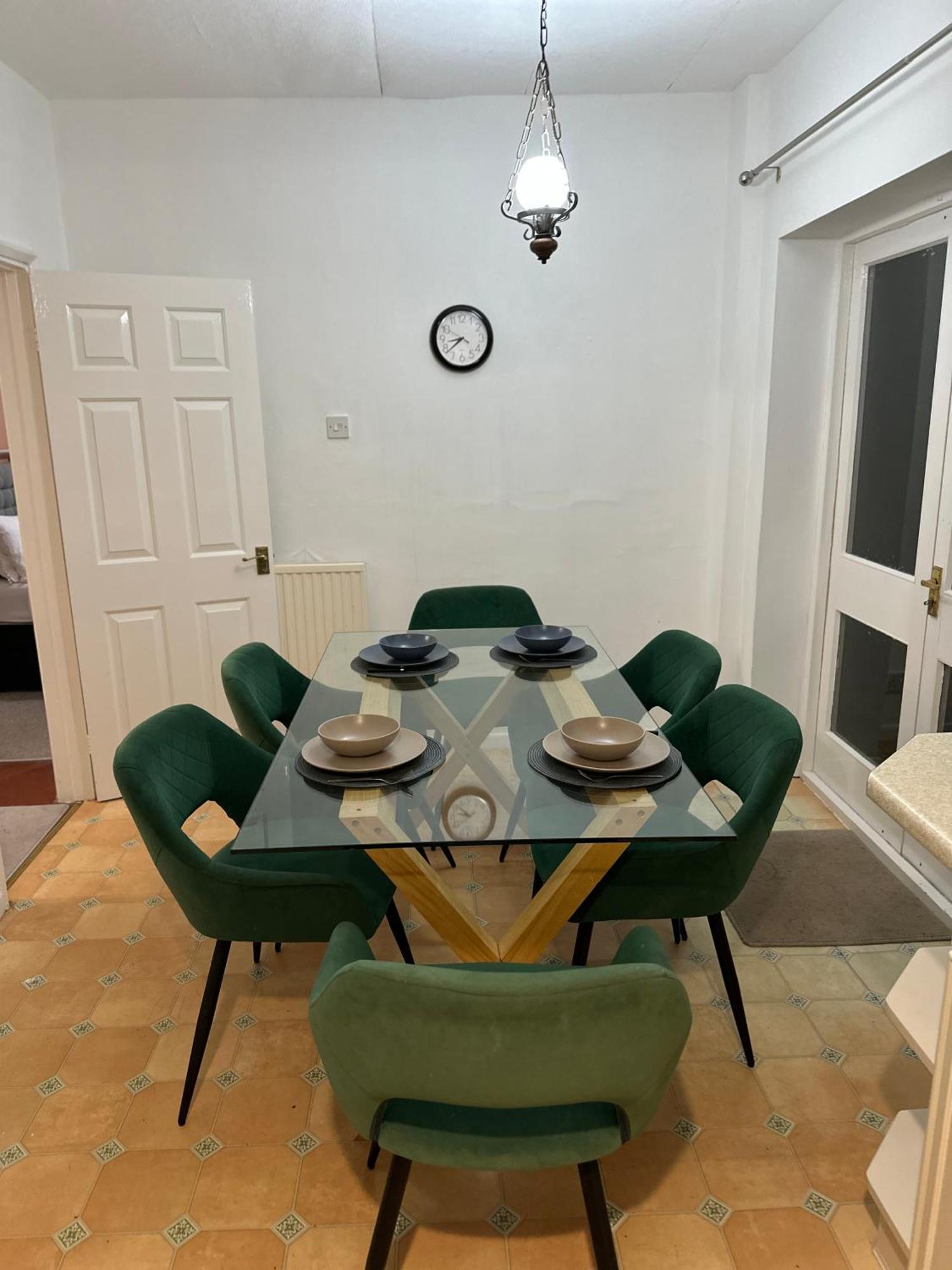 Spacious 4 Bed Home Near Nec, Jlr & Airport Parking For 3 Cars Ideal For Contractors! Солихъл Екстериор снимка