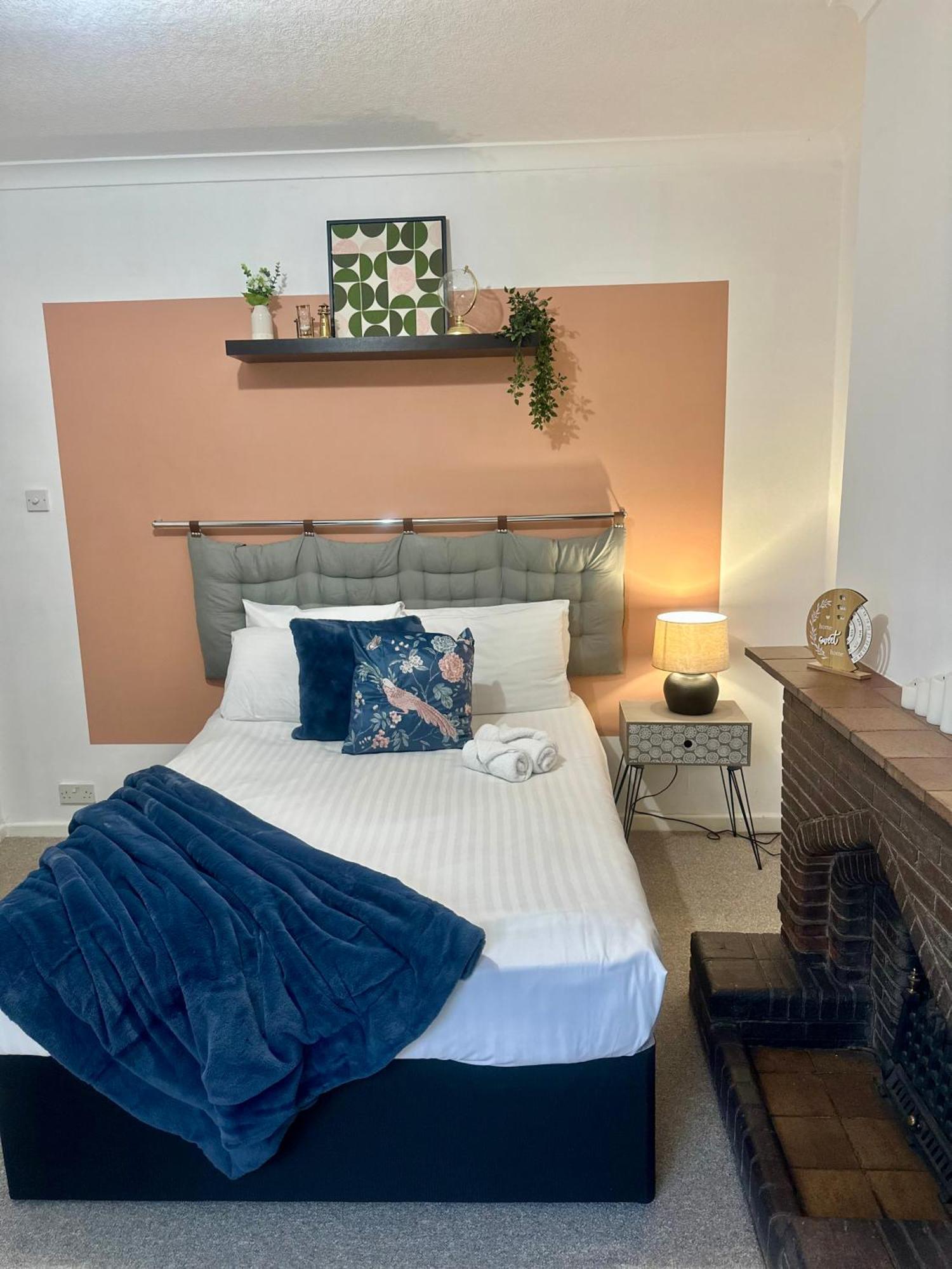 Spacious 4 Bed Home Near Nec, Jlr & Airport Parking For 3 Cars Ideal For Contractors! Солихъл Екстериор снимка