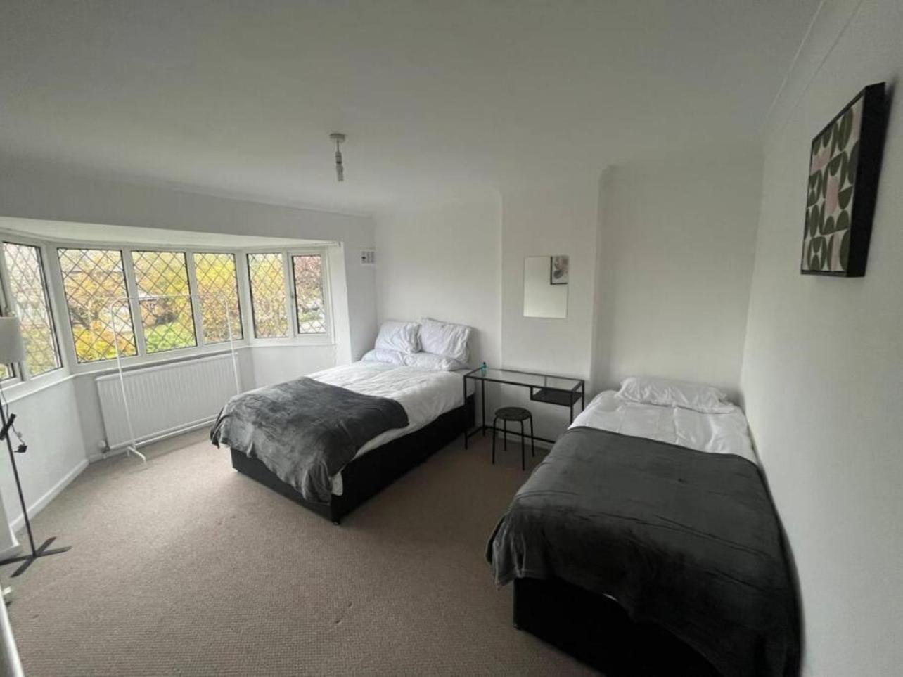 Spacious 4 Bed Home Near Nec, Jlr & Airport Parking For 3 Cars Ideal For Contractors! Солихъл Екстериор снимка